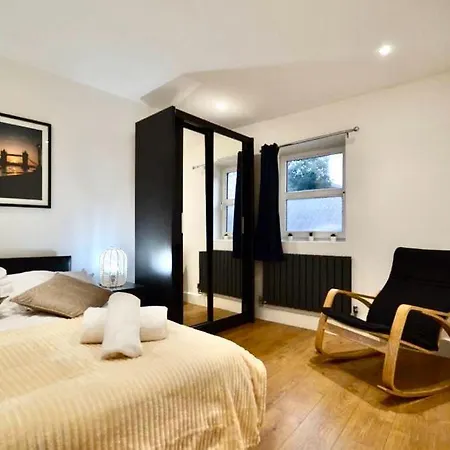 Stylish 2 Bedrooms Flat In Tower Bridge